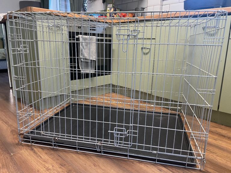 XL dog cage/crate  has a few marks on. But all round good