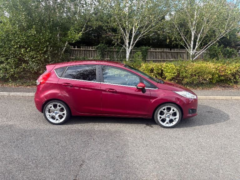 2015 15 plate Ford Fiesta 1.6 tdci 5 door hatchback burgundy £1650