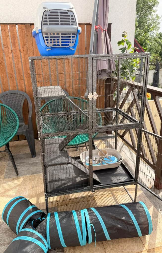 Pet cage with accessories