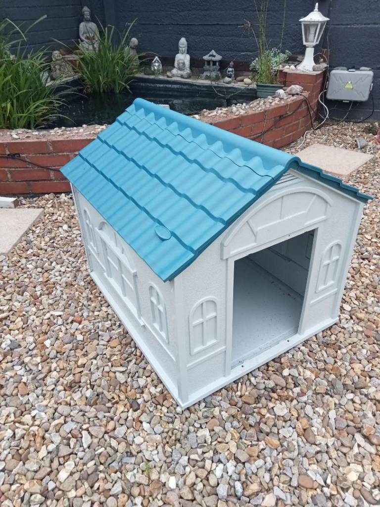 Scat or small dog plastic house £20