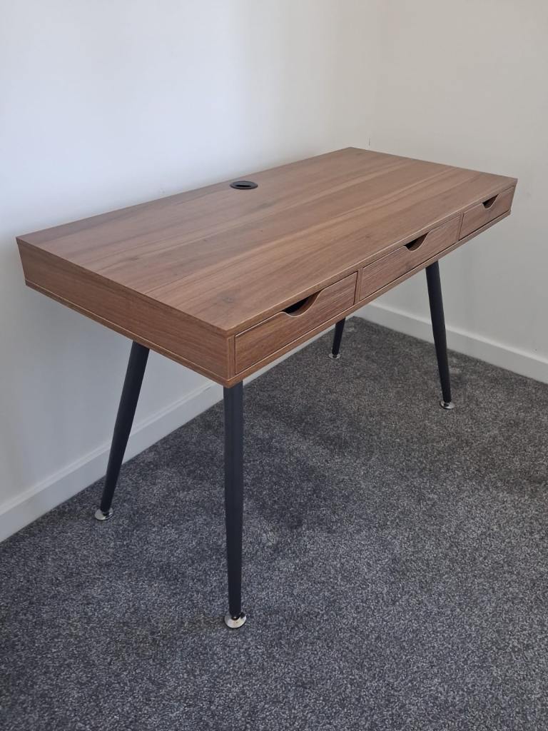 Solid Computer Desk –  High Quality