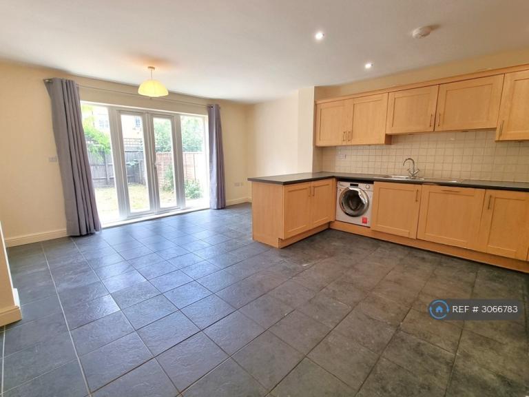 4 bedroom house in Edgar Wallace Close, London, SE15 (4 bed) (#3066783)