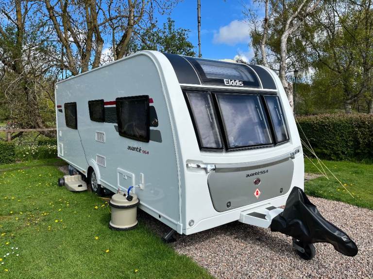 Caravan. 2019 Elddis Avante, fixed bed, motor mover, 2 air awnings