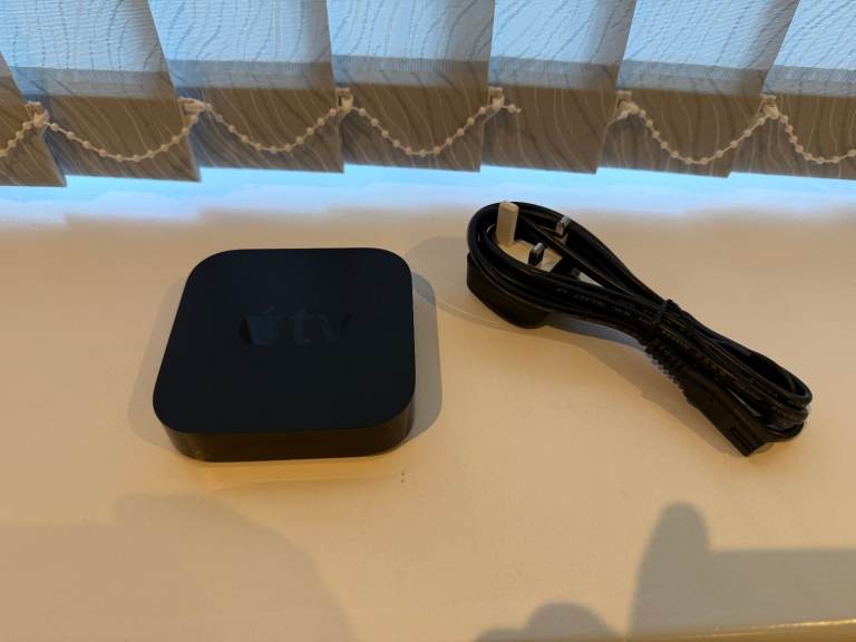 Apple TV 2nd Gen 32GB Bundle 