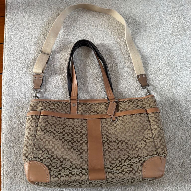 Lovely Authentic Women’s Coach Brown/Tan Voyager Tote Bag Very Good Condition