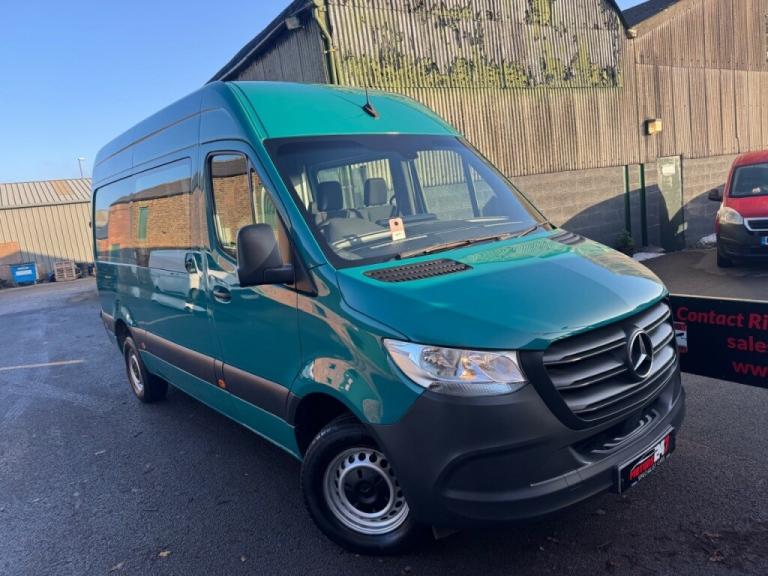  Mercedes-Benz Sprinter SPRINTER 2.1L 314CDI 3.5t H2 L2 RWD WINDOW COMBI CREW