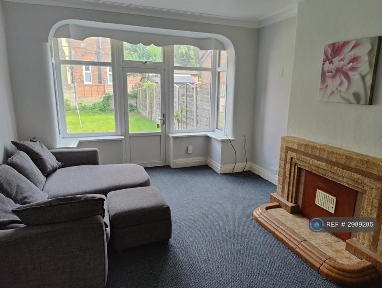 5 bedroom house in Sandhurst Avenue, Manchester, M20 (5 bed) (#2989286)