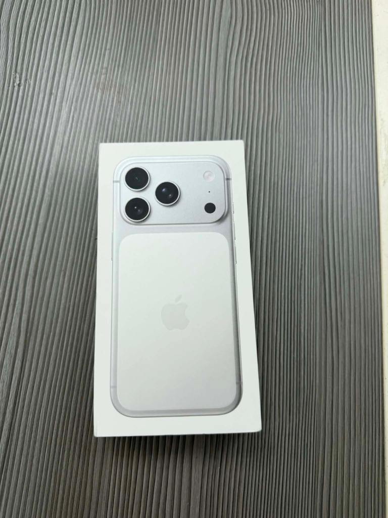 iPhone 17 Pro Brand New With 12 Month Apple Warantty 