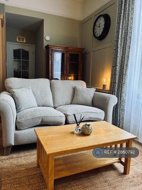 2 bedroom flat in Skene Terrace, Aberdeen, AB10 (2 bed) (#2860792)