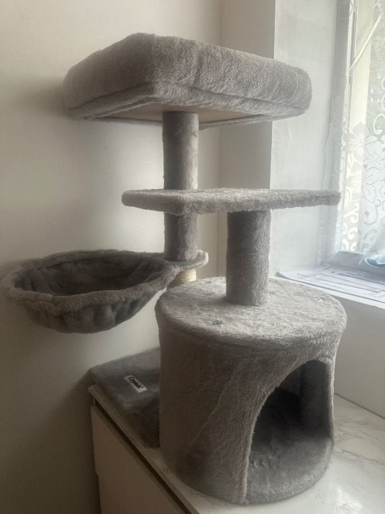 Cat tree new 