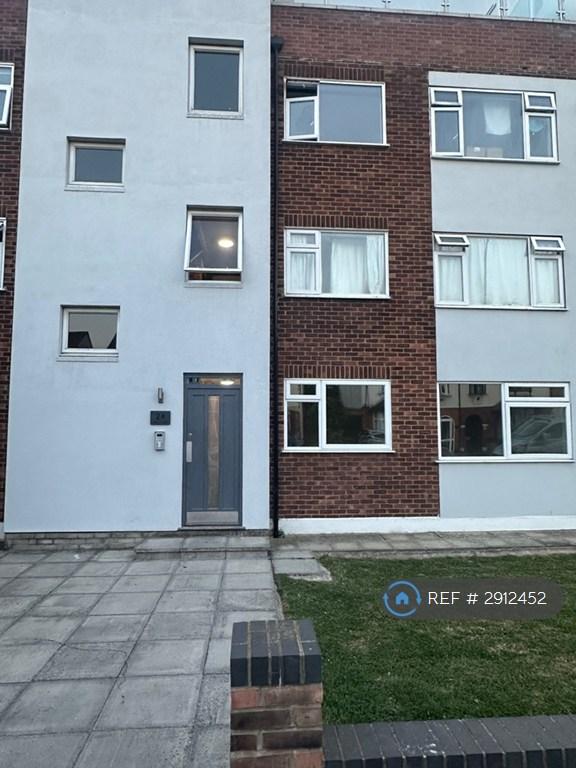 2 bedroom flat in Heathcote Grove, London, E4 (2 bed) (#2912452)