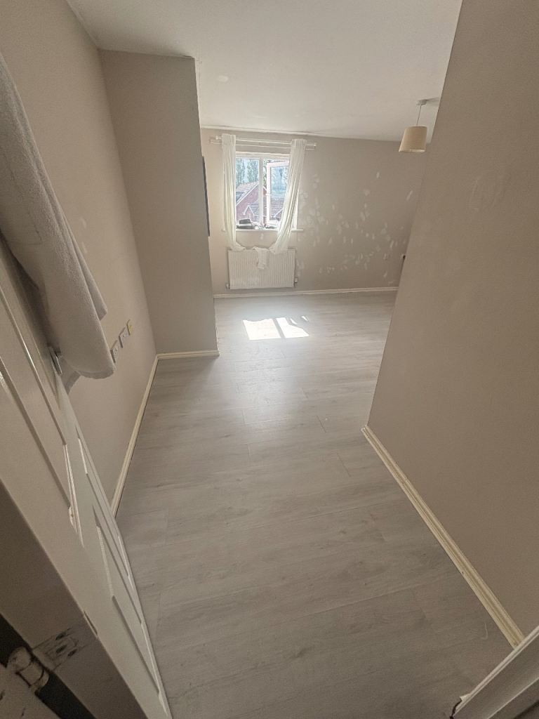 Grey laminate flooring 
