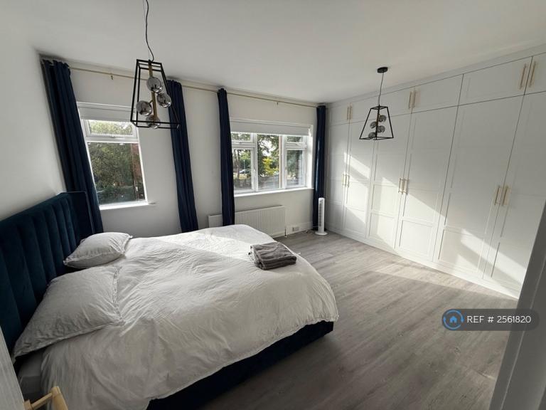 5 bedroom house in Knighton Road, Leicester, LE2 (5 bed) (#2561820)