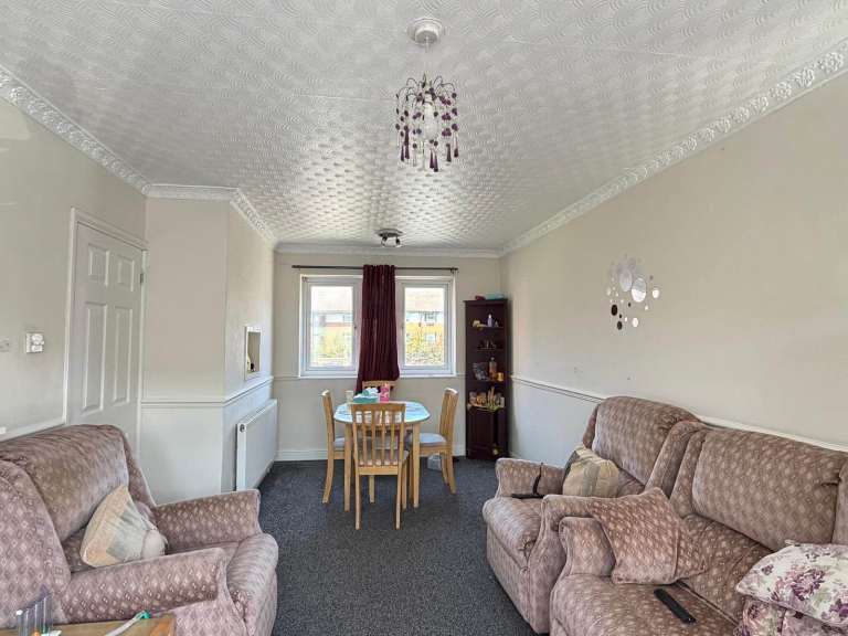 **Two DOUBLE Bedrooms**Allocated PARKING**Easy Walk Of SHOPS**Short Drive To Town Centre**