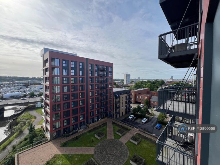 2 bedroom flat in Granada House, Southampton, SO14 (2 bed) (#2899568)