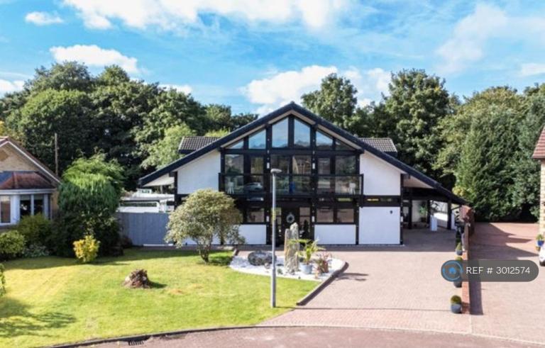 6 bedroom house in Sarazen Court, Motherwell, ML1 (6 bed) (#3012574)
