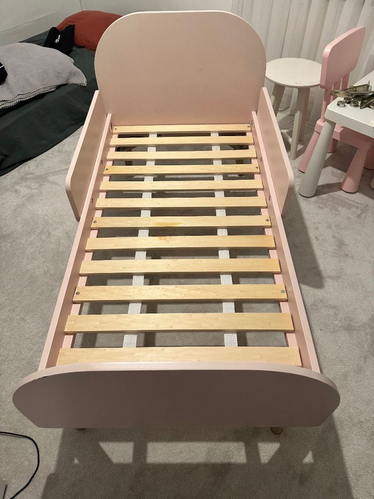toddler bed- £30 OR BEST OFFER- URGENT! 