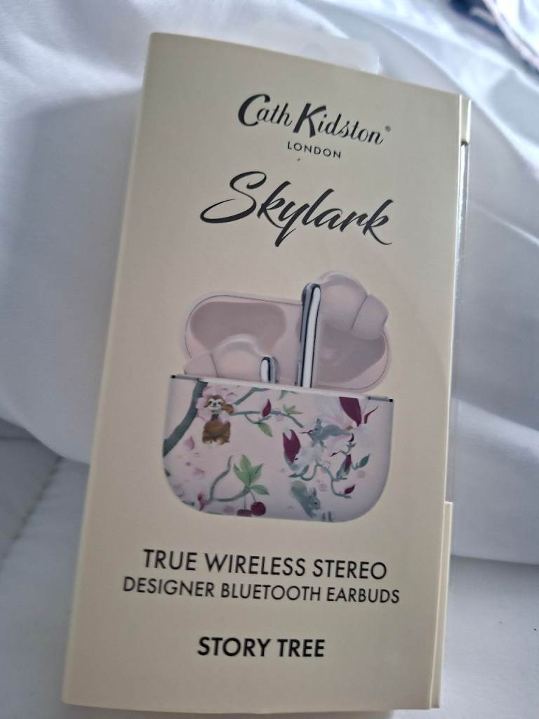 Wireless earbuds