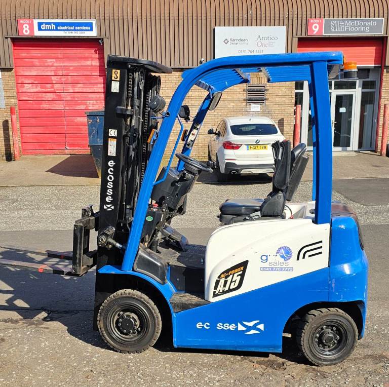 Electric Forklift Truck, 1.5 ton. Triple mast 4.5m lift. Pallet forks.