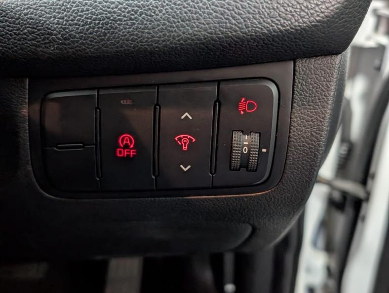 2015 Kia Ceed 1.6 CRDi 2 Hatchback 5dr Diesel DCT Euro 6 (s/s) (134 bhp) HATCHBACK Diesel Automatic