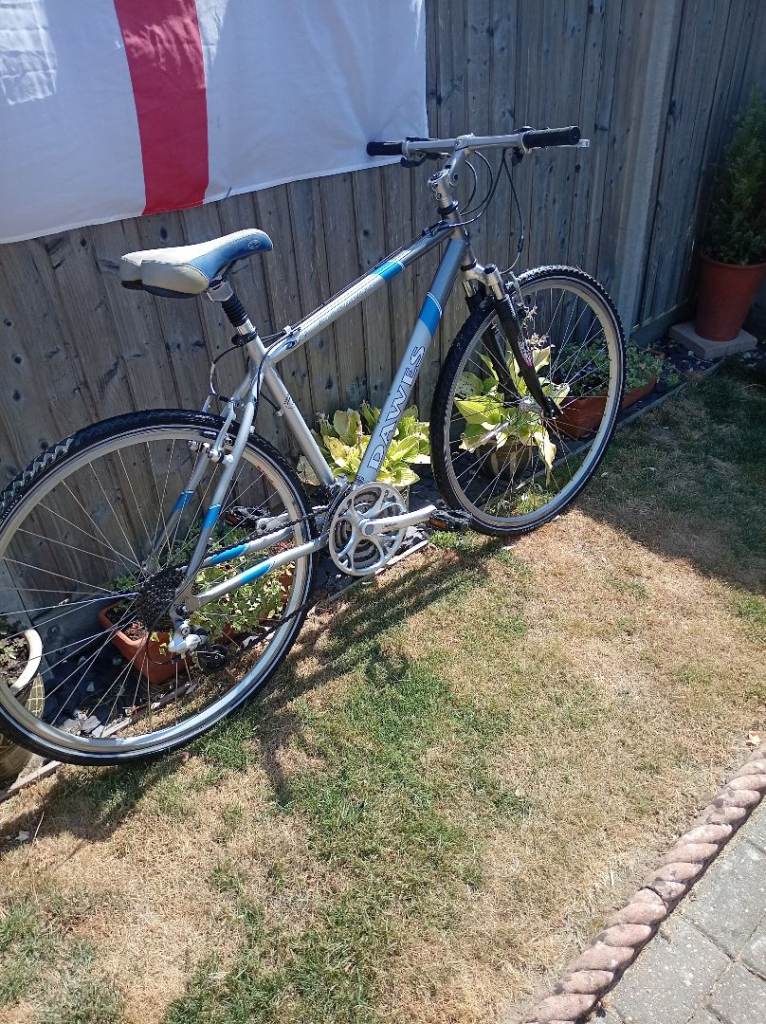 Dawes Discovery 401 bike in super  condition,  very lightweight  20 inch T6 aluminium frame