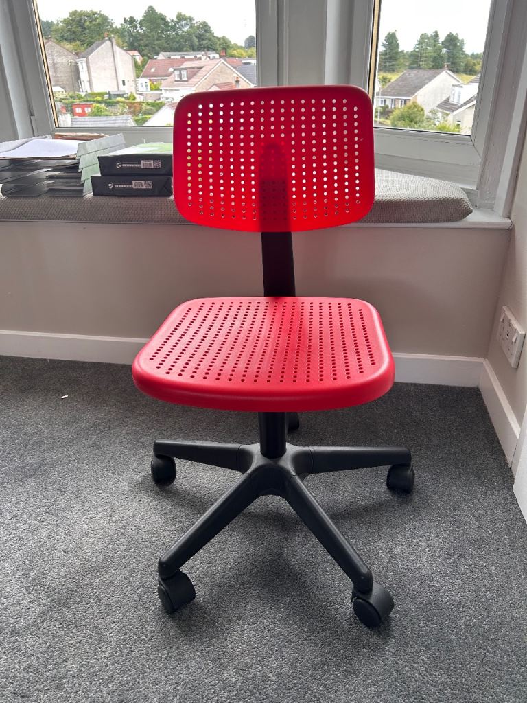 Red Plastic Swivel Office Chair with Wheels – Good Condition