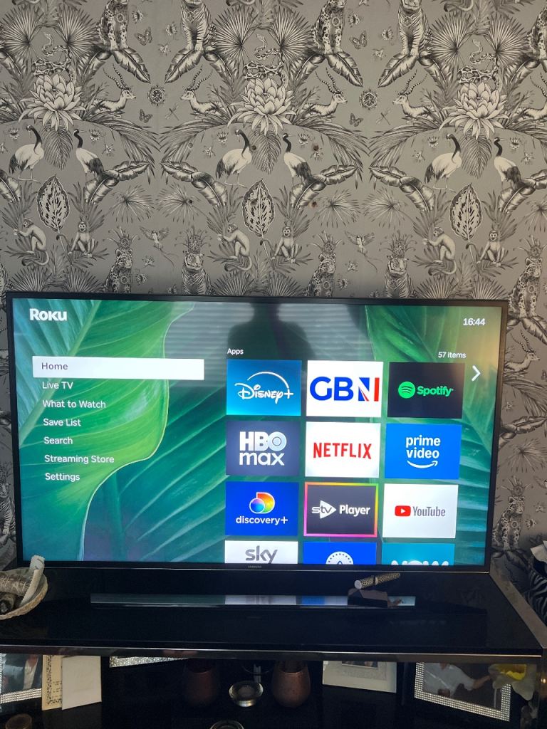 Samsung Smart TV – Good Condition, Black