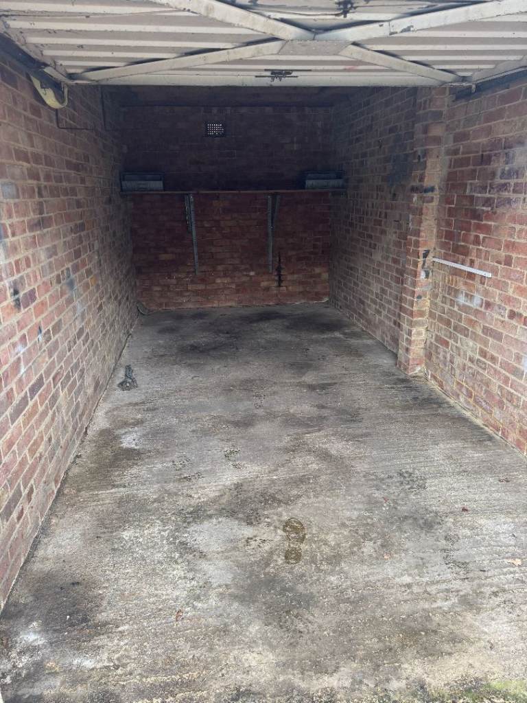 Garage to rent near Chichester 