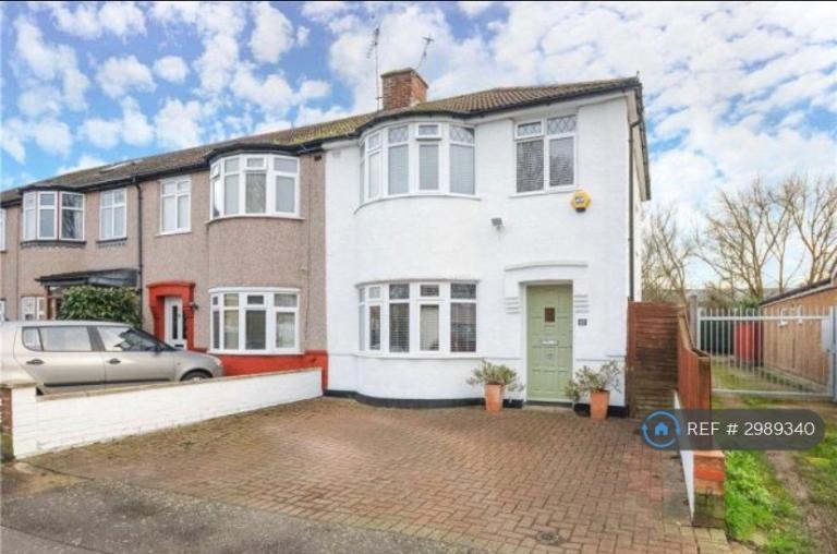 2 bedroom house in Lea Crescent, Ruislip, HA4 (2 bed) (#2989340)