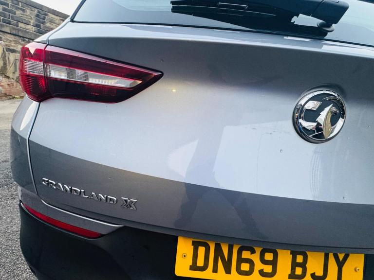 2019 Vauxhall Grandland X 1.5 Turbo D Tech Line Nav 5dr HATCHBACK DIESEL Manual