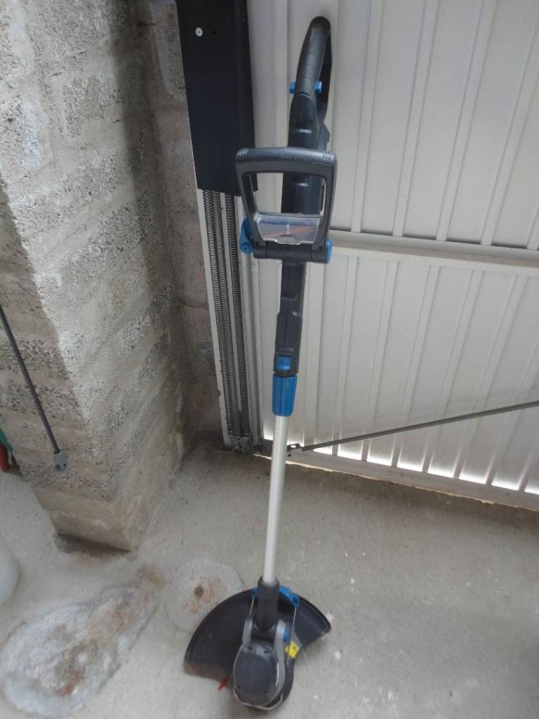 MacAllister MHT36-Li - 36V Cordless Grass Trimmer & Cordless Hedge Trimmer 1 Charger & 2 Batteries