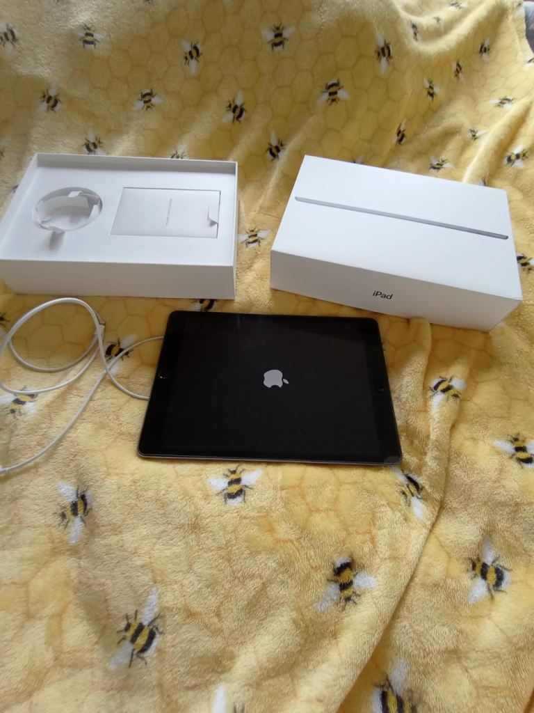 Apple iPad 7th generation 32gb space grey