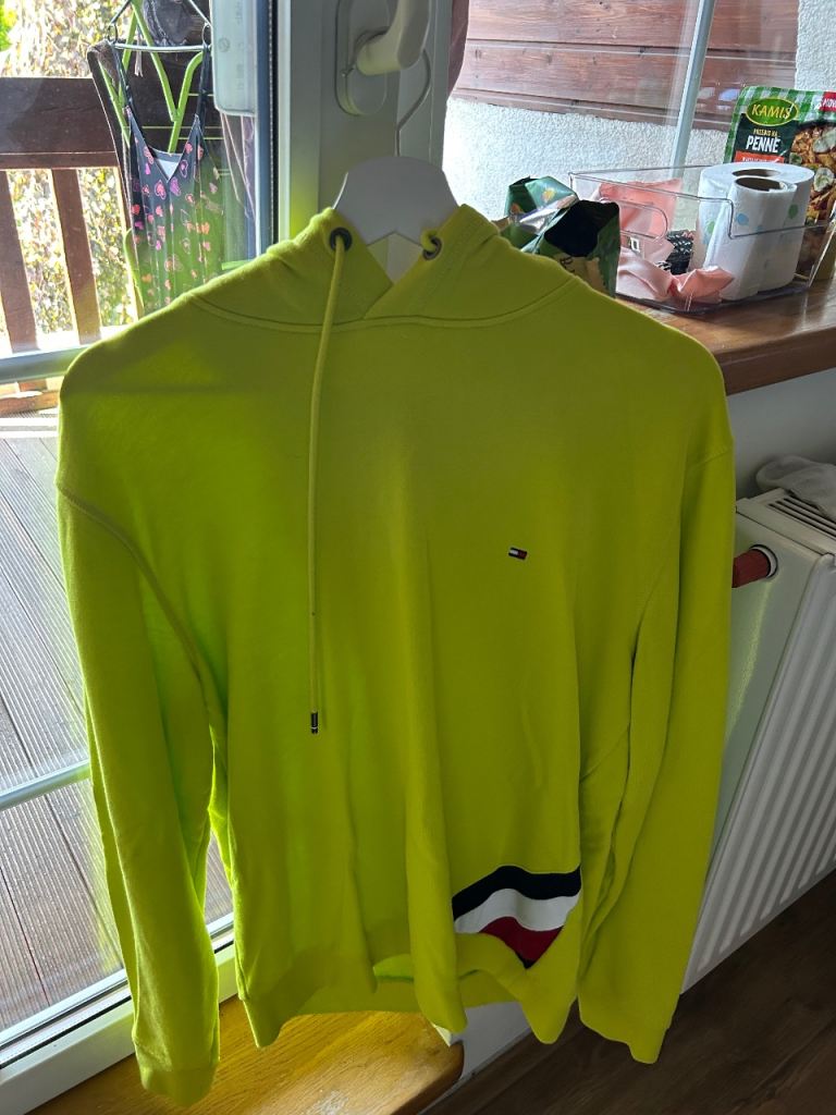 Tommy Hilfiger Yellow Hoodie – Good Condition