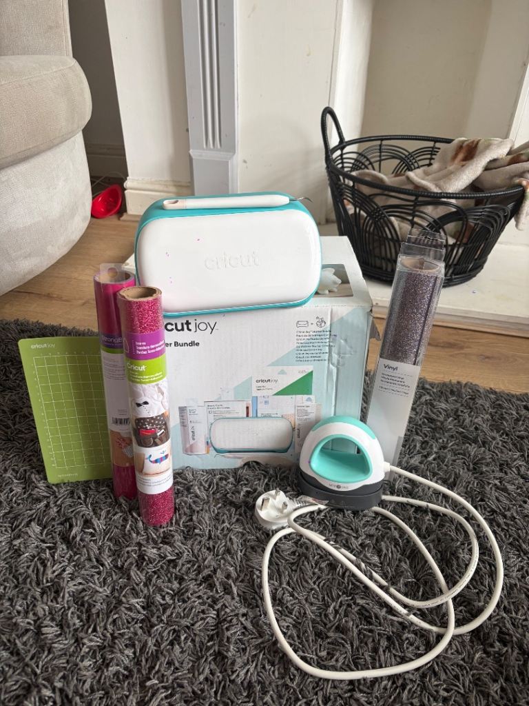 Cricut Joy Smart Cutting Machine Bundle – As Good As New