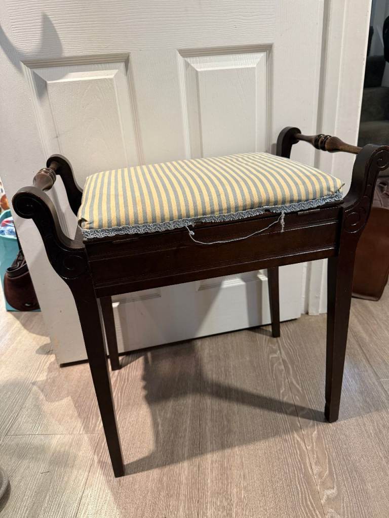Piano stool