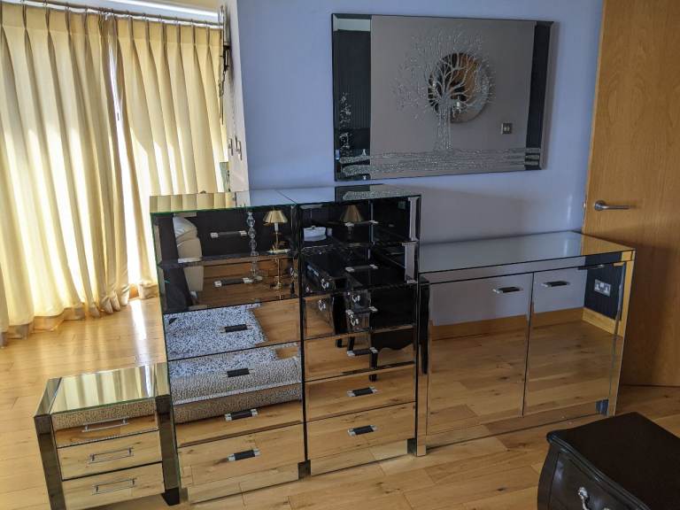 Mirrored 2 door cabinet with 3 shelves