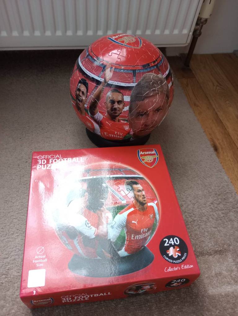 Official Arsenal 3D Football Puzzle Collector's Edition in excellent condition