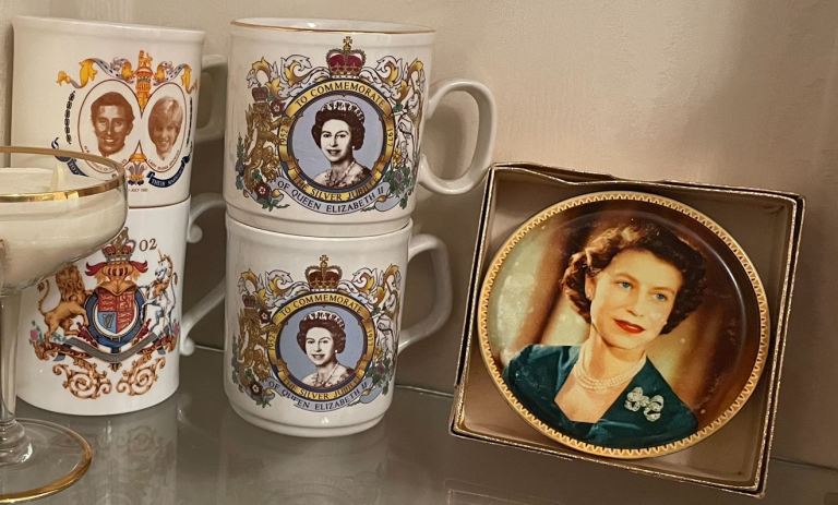 Royal Commemorative China Mugs & Queen Elizabeth II Trinket Dish – Vintage Set