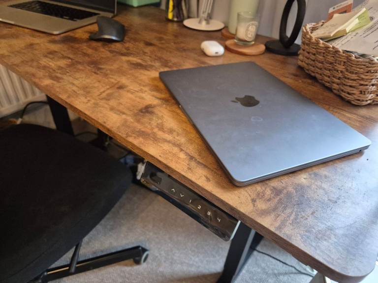 Standing adjustable work desk