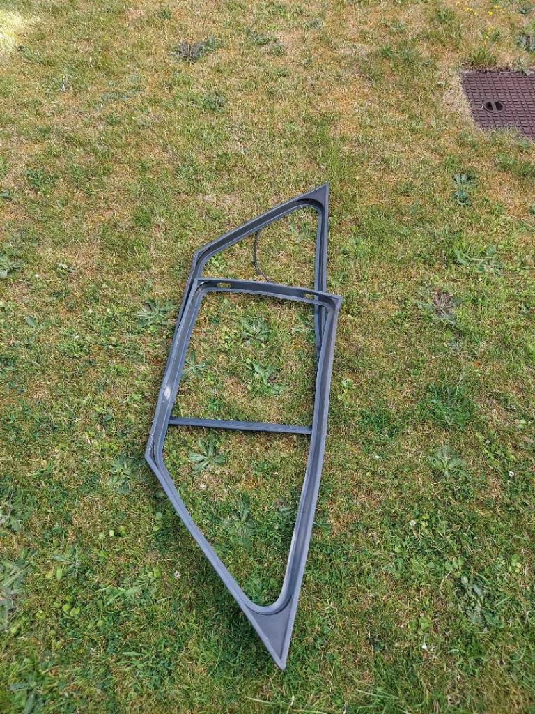MK2 VAUXHALL NOVA GSI REAR WINDOWS TRIMS /MK2 VAUXHALL NOVA GSI ROCKER COVER 