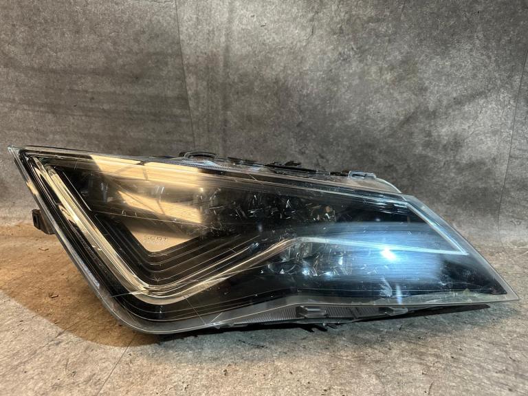 Seat Leon fr facelift 2017 - 2020 genuine driver side led headlight for sale 