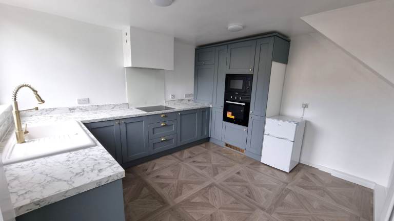 Freshly Renovated 3 Bedroom End Terrace House For Rent