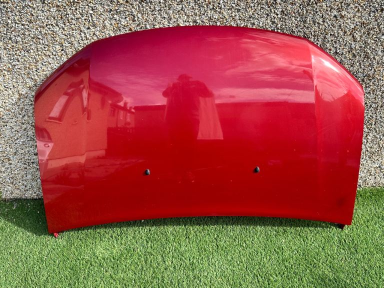 Dacia Sandero Front Bonnet In B76 Rouge De Fue