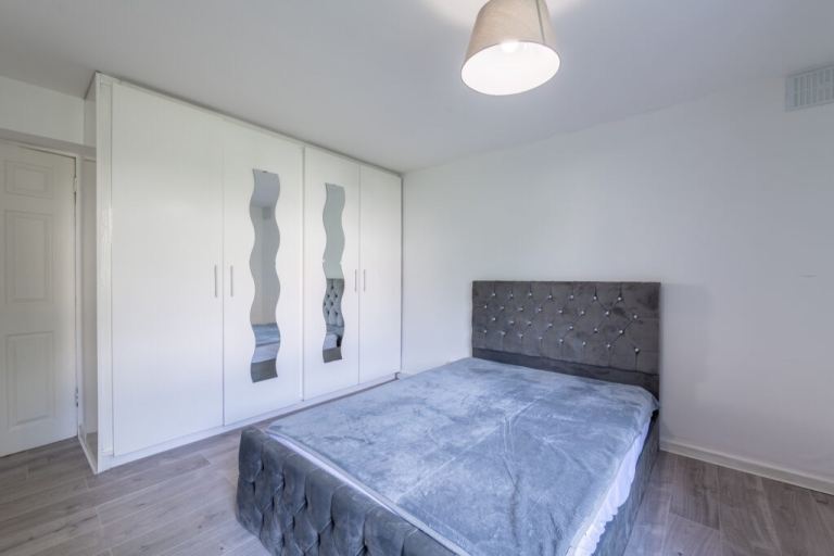 Beautiful Double Bedroom in Morningside