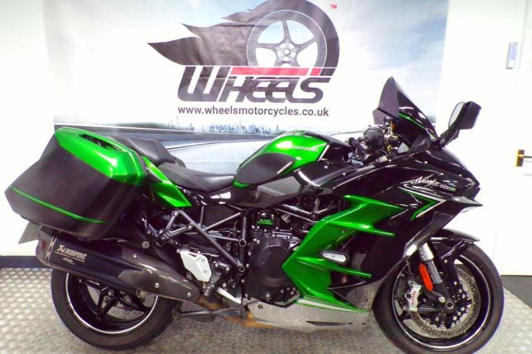 2022 KAWASAKI NINJA H2 SX SE WITH AN AKRAPOVIC EXHAUST