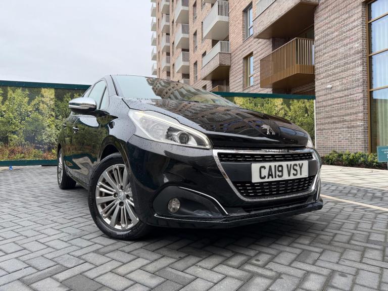 2019 Peugeot 208 1.2 PureTech 82 Signature 5dr [Start Stop] HATCHBACK PETROL Manual