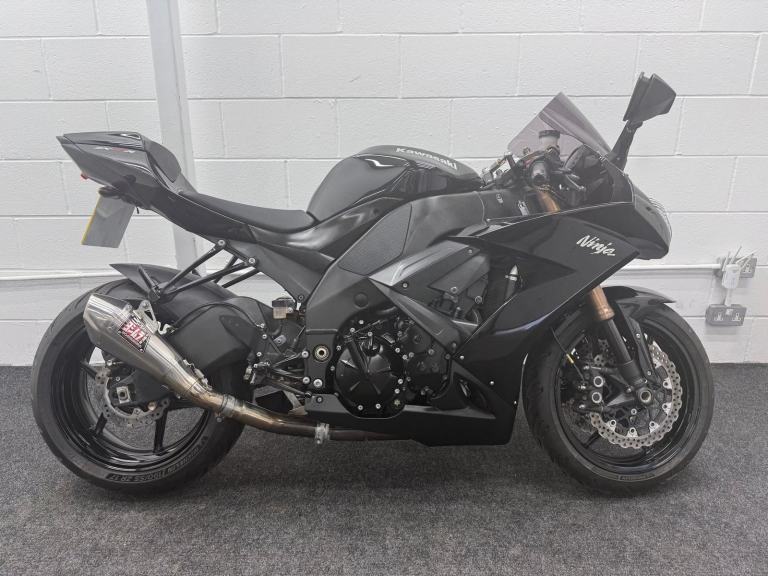 KAWASAKI ZX10R ** 9895 miles - Ready To Go - Yoshimura Exhaust **