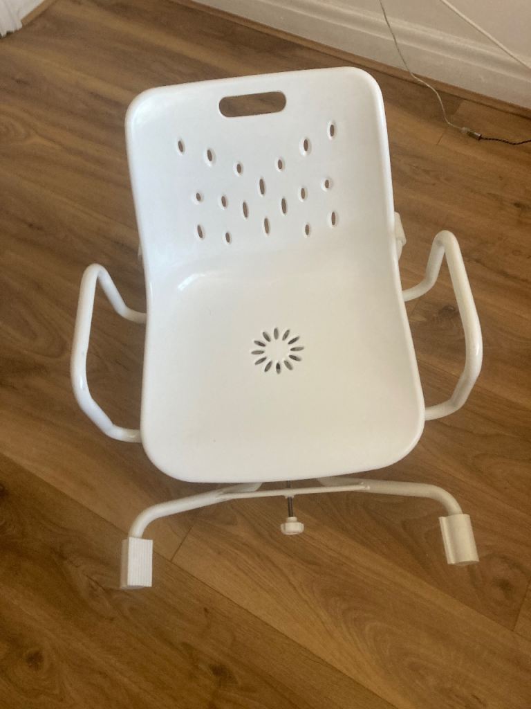 Rotating bath chair