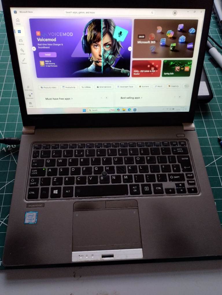 Windows 11 laptop. 8GB RAM, i5, 128GB SSD, HDMI, WebCam, FULL MICROSOFT OFFICE. Backlit Keyboard