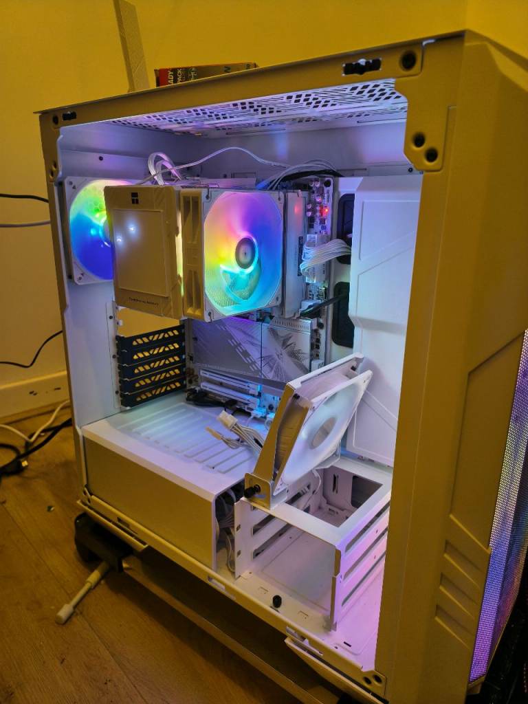 AMD 9060XT 16GB Custom Build Gaming PC - Ryzen 7600X, 32GB DDR5 6000MHz, 1TB SSD